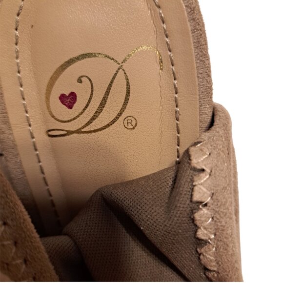 Heart in D Women's Shoe Beige Peep Toe booties Block Heel Size 10 - Picture 3 of 5